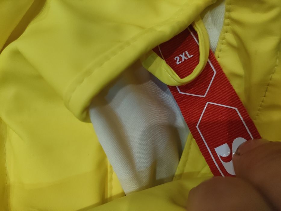 Przeciwdeszczowa kurtka i spodnie motocyklowe firmy IXS