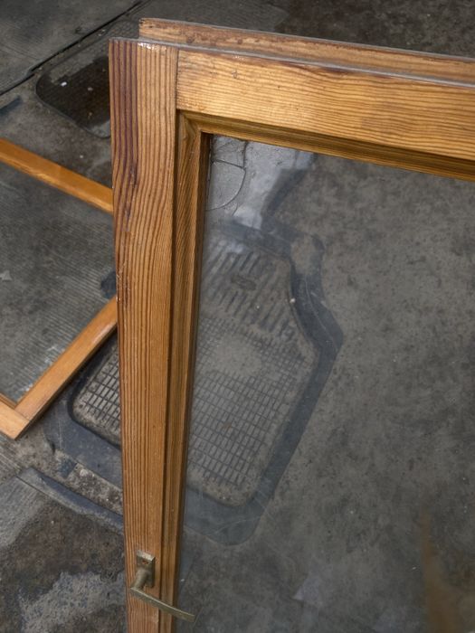 Продам лаковані деревʼяні вікна