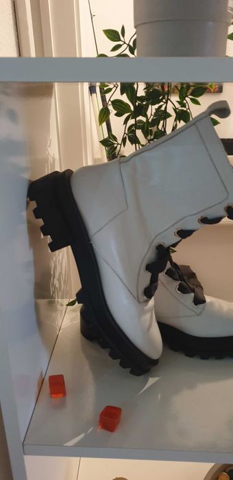 Botas brancas 37