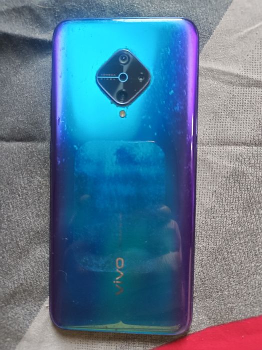 Смартфон вживаний Vivo V17 ,гарний стан