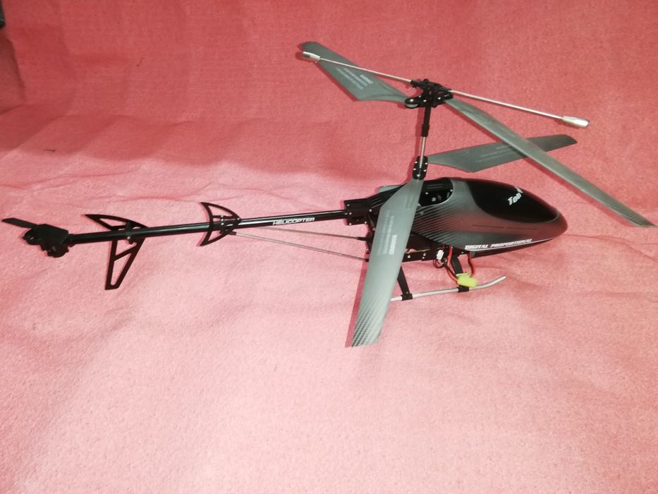 Remote-Control Helicopter64737904750851122