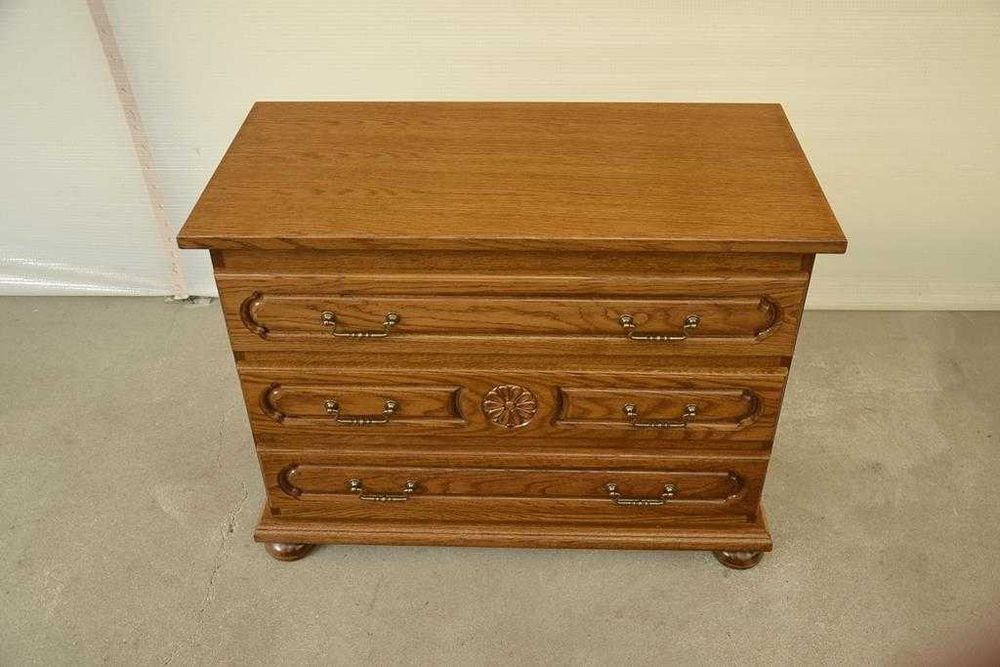 stylowa komoda z szufladami