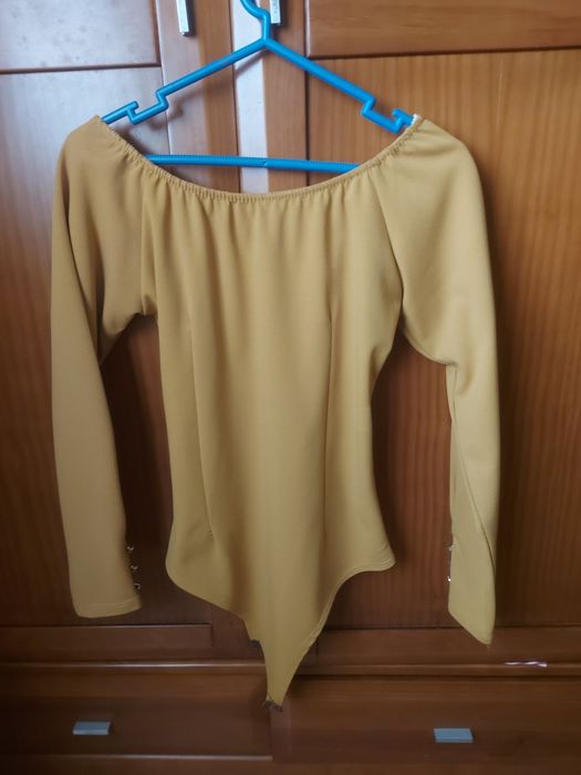 Body amarelo de mulher