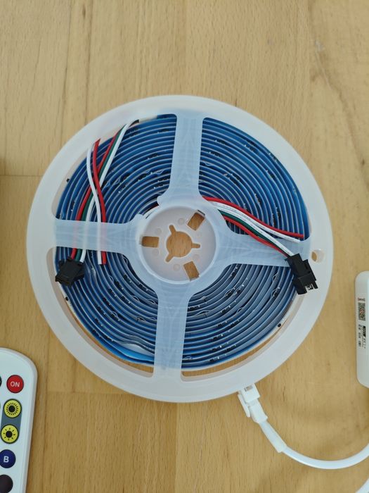 Taśma LED COB RGBIC 5 m – NEON 576 LED/m WS2811 12 V Smart WiFi Nowa