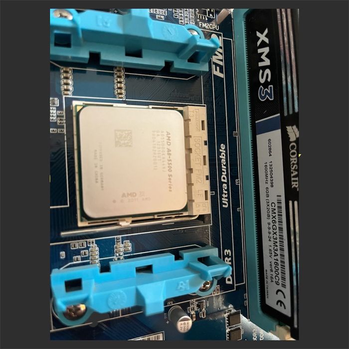 Gigabyte GA-F2A55-DS3,с процессором AMD A8-5500s и памятью 6gb-XMS3!