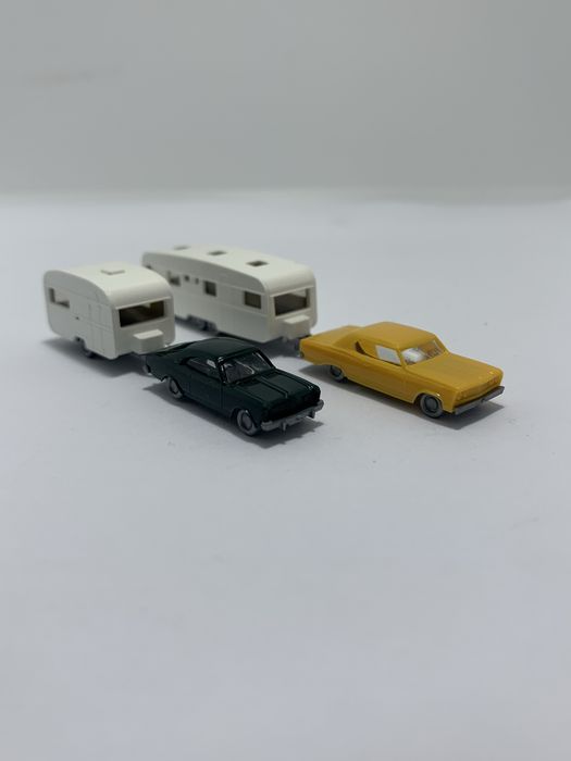 Carros com caravana Wiking escala 1:160