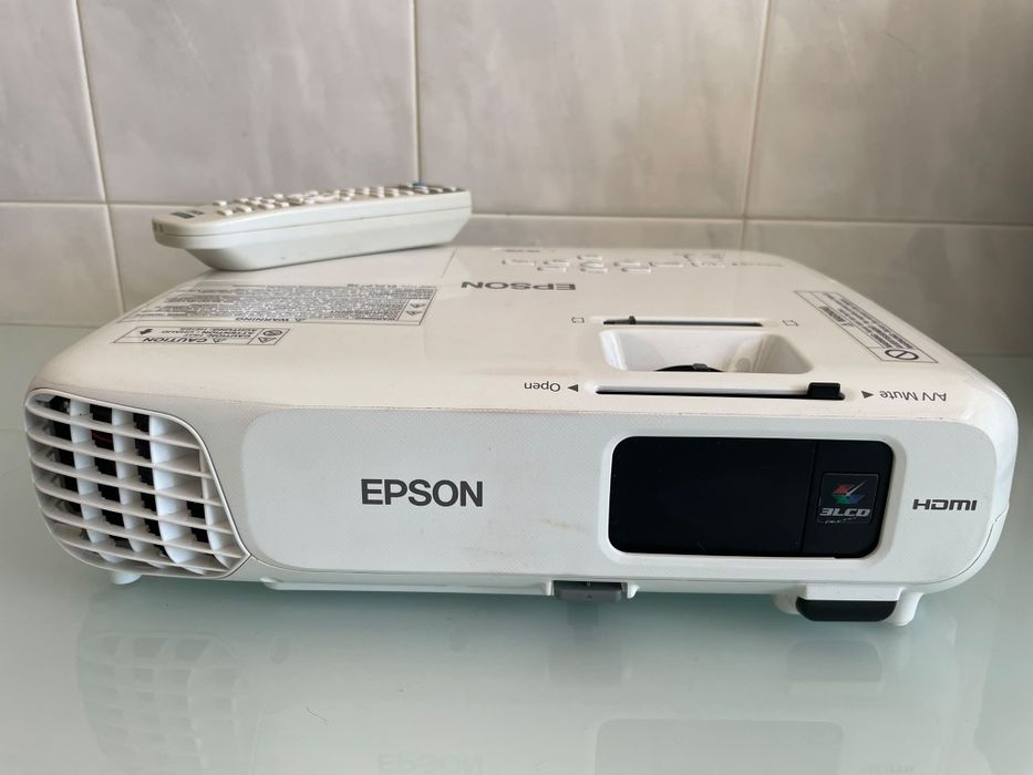 Projetor Epson EB-X18 XGA 3000 Lumens – Usado e em Excelente Estado