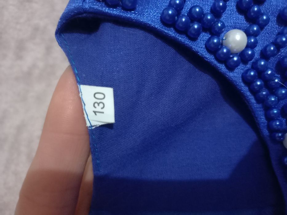 Продам сукню на дівчинку 130 см