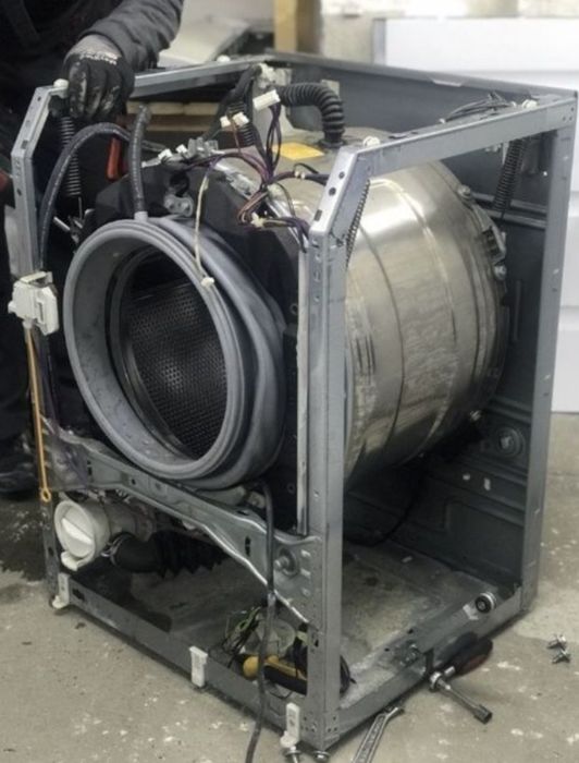 Крестовины Miele и др. запчасти.