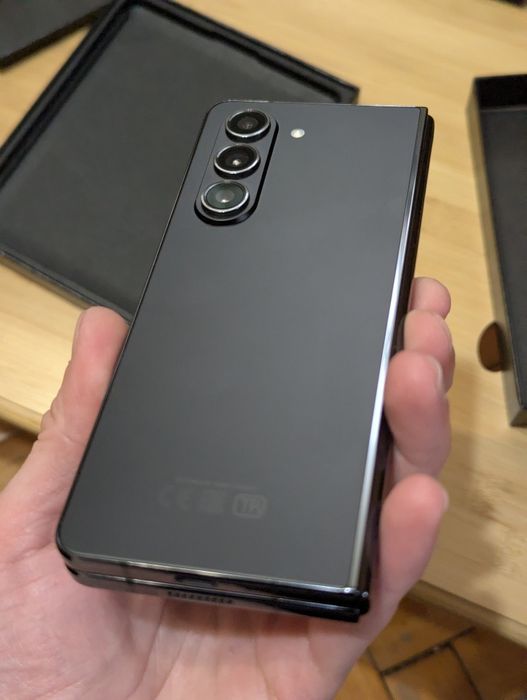 Samsung Galaxy FOLD 5 Black  12/512  в ідеальному стані 10/10
