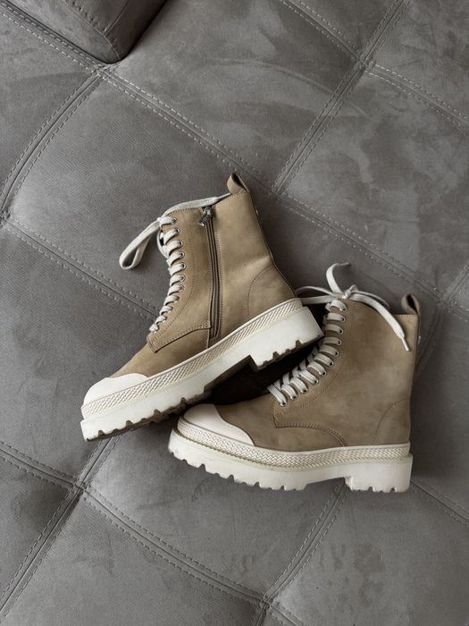 Estro черевики як нові!