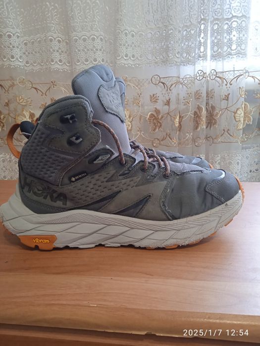 Фірмові високі кросівки з гротеском Hoka 40.5 р.  25.5 см.