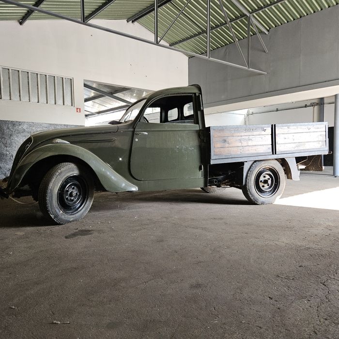 Peugeot 202 Camionnette com 78 anos (1948) – Clássico a Circular