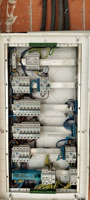 Eletricista – Reparações Urgentes e com Segurança