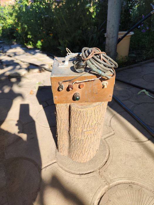 Пристрій для збору бджолиної отрути