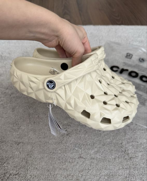 Crocs M6W8 24,5 см Classic Geometric Clog М6 38  білі чорні бежеві