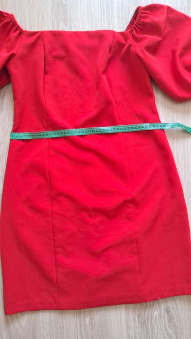Червона жіноча сукня