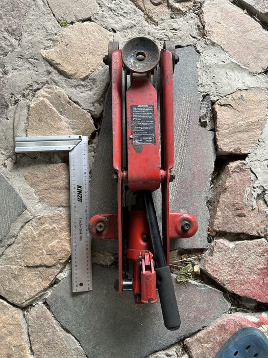 Домкрати з Європи.