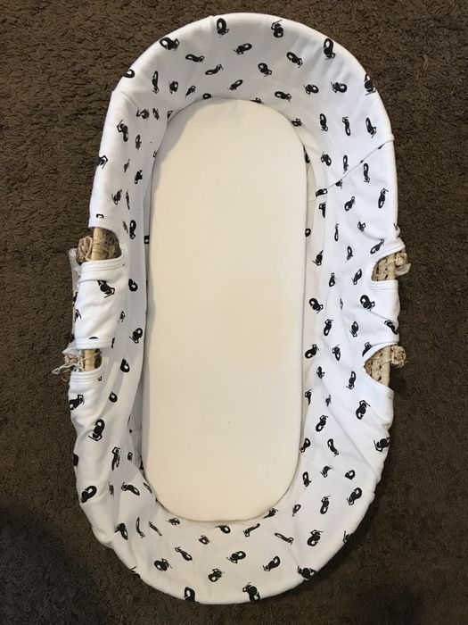 Kosz mojżeszesza wiklinowy dla noworodków, do sesji foto