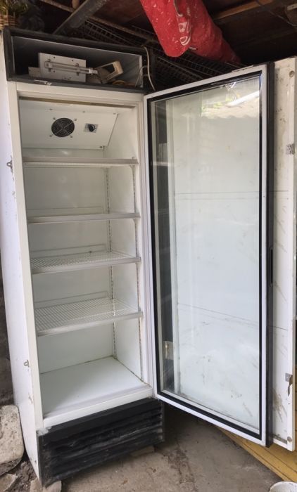 Холодильная витрина. Холодильник. Холодильный шкаф