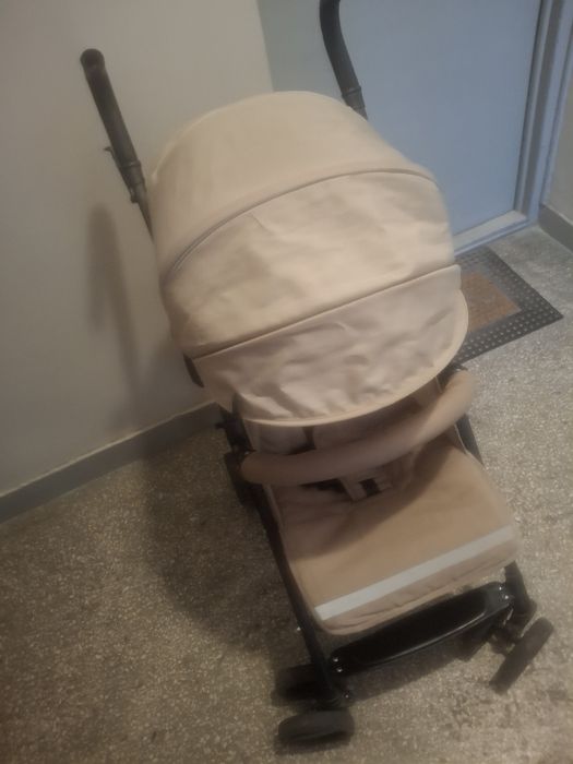 Wózek spacerowy beżowy