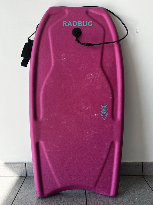 Prancha de Bodyboard Radbug / Olaian 100 com Leash de Pulso e Capa