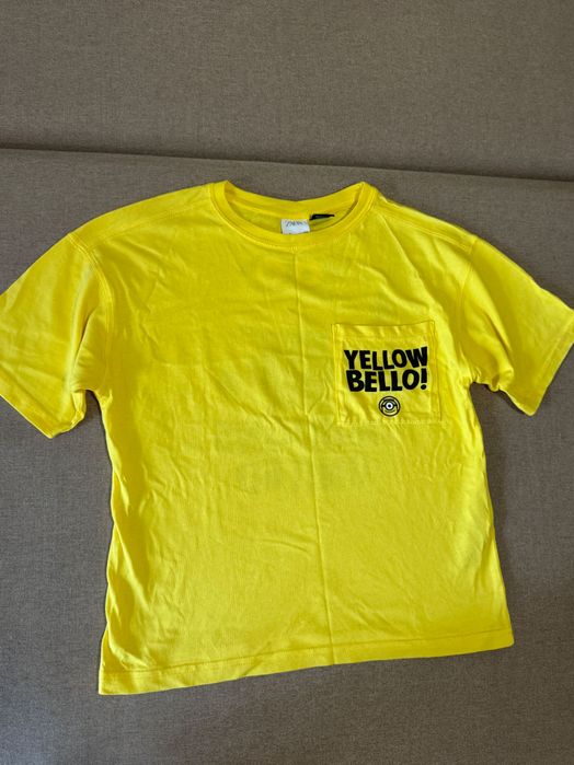 Яскрава футболка