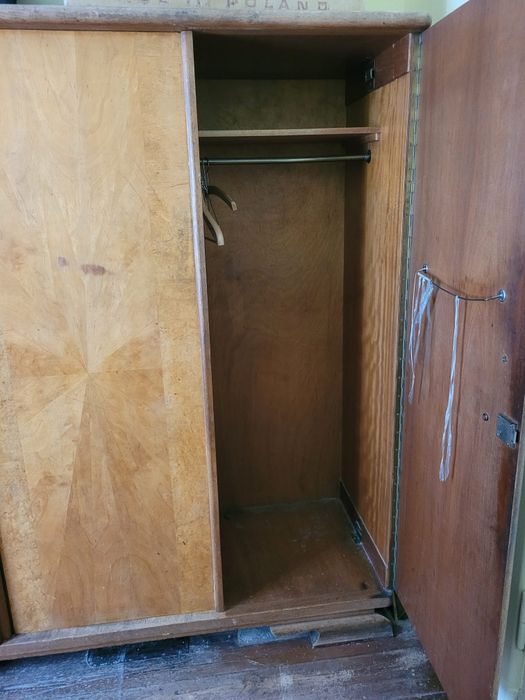 Drewniana szafa 3drzwiowa.