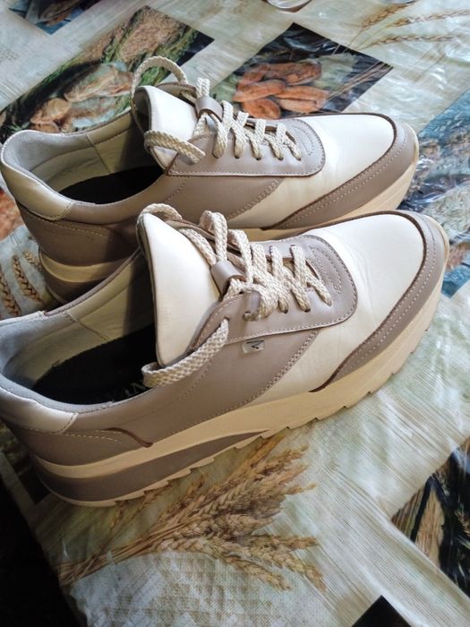 Женские кроссовки из натуральной кожи,люкс качество,цвет беж р.41