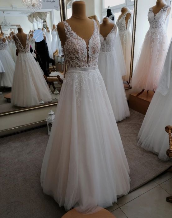 Suknia ślubna/ litera A/ motyw liści