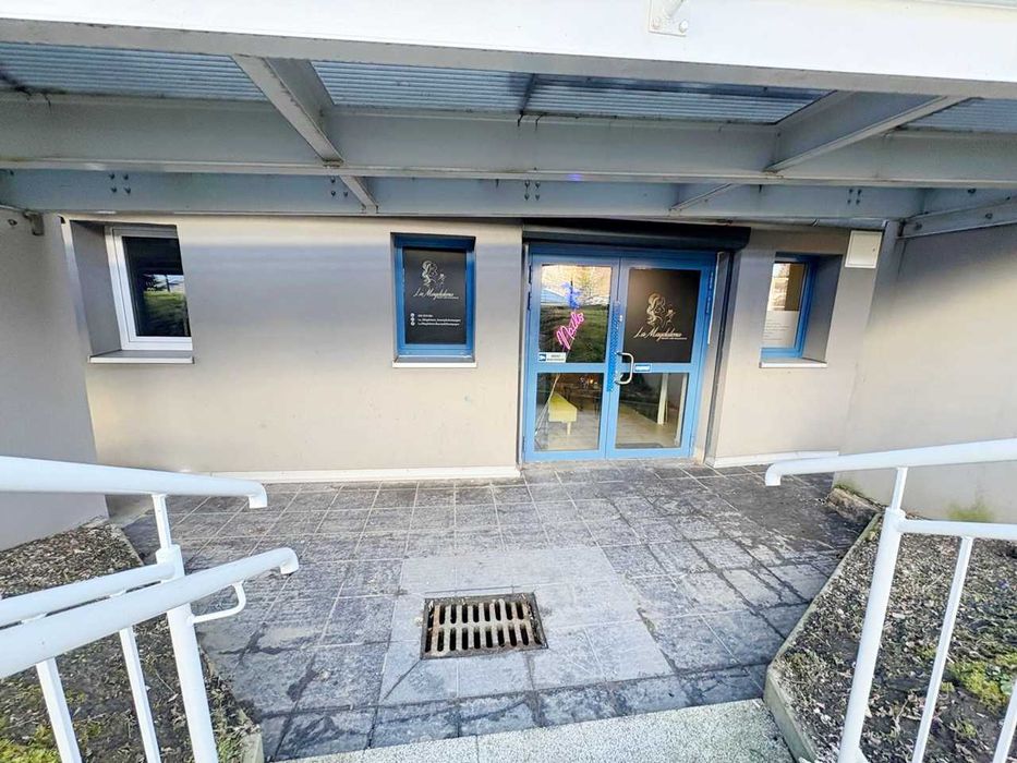 Lokal 45m2 do sprzedania, duży ruch pieszy. Nowy budynek
