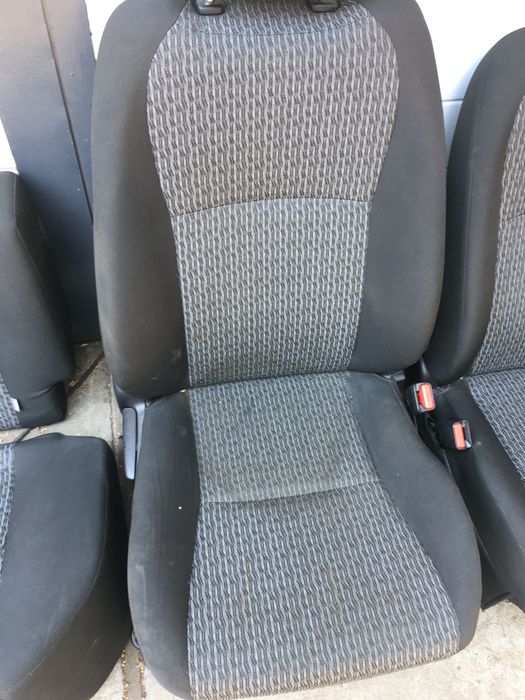 Fotele kanapa Toyota Yaris III Europa