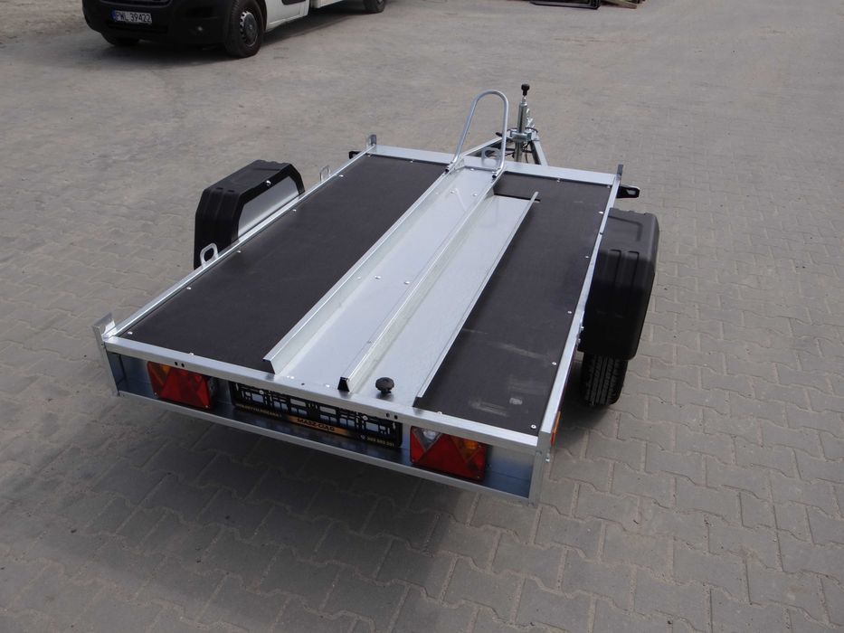 RYNNA NAJAZDOWA - Temared MOTO 1, podłoga sklejka