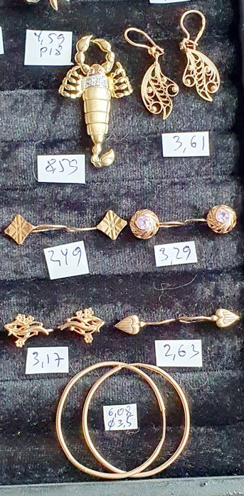 В продаже золотые изделия производства СССР.