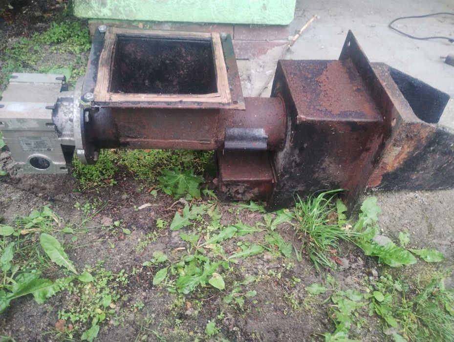 Podajnik ekogroszek peletu zbiornik silnik