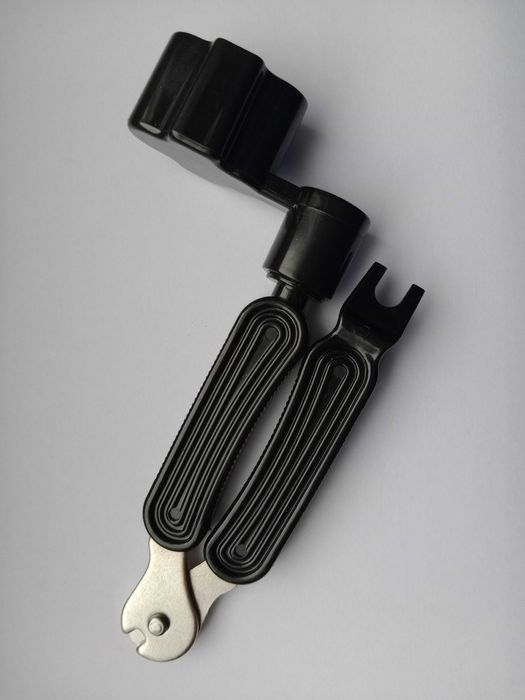 Enrolador e alicate para guitarra