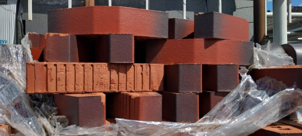 Cegła daszek etna cieniowana czerwono czarna D1