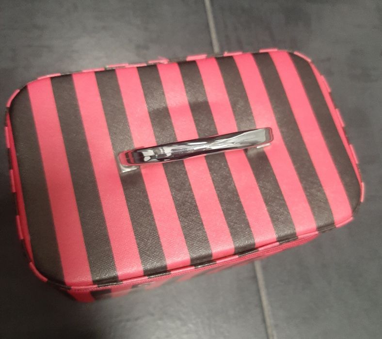 Kuferek- kosmetyczka