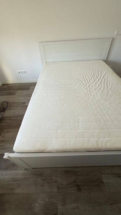 Cama de casal e colchões IKEA a muito bom preço
