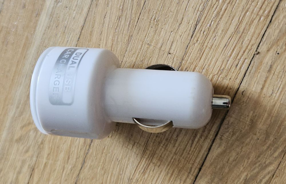Ładowarka samochodowa USB