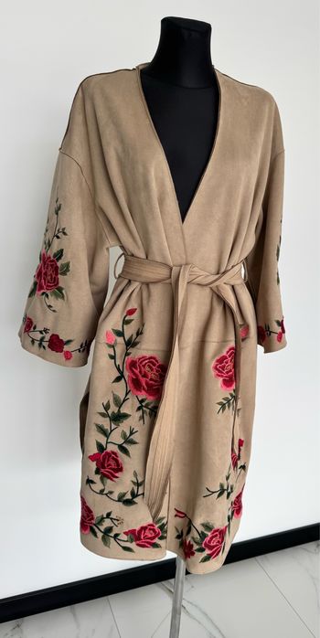 Zara piekny i wyjatkowy plaszcz dla luksusowej kobiety 38