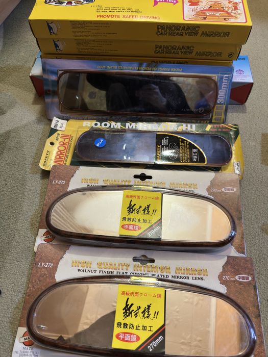 Зеркало заднего вида в салон автомобиля