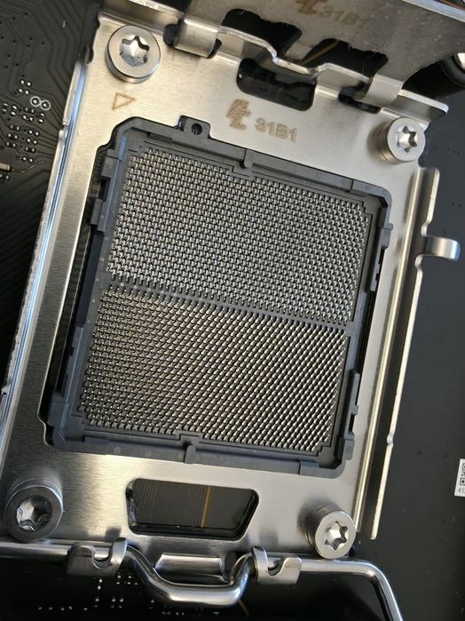 AMD Ryzen 7 7700X + MSI MAG X670E Tomahawk WiFi (Com Garantia)