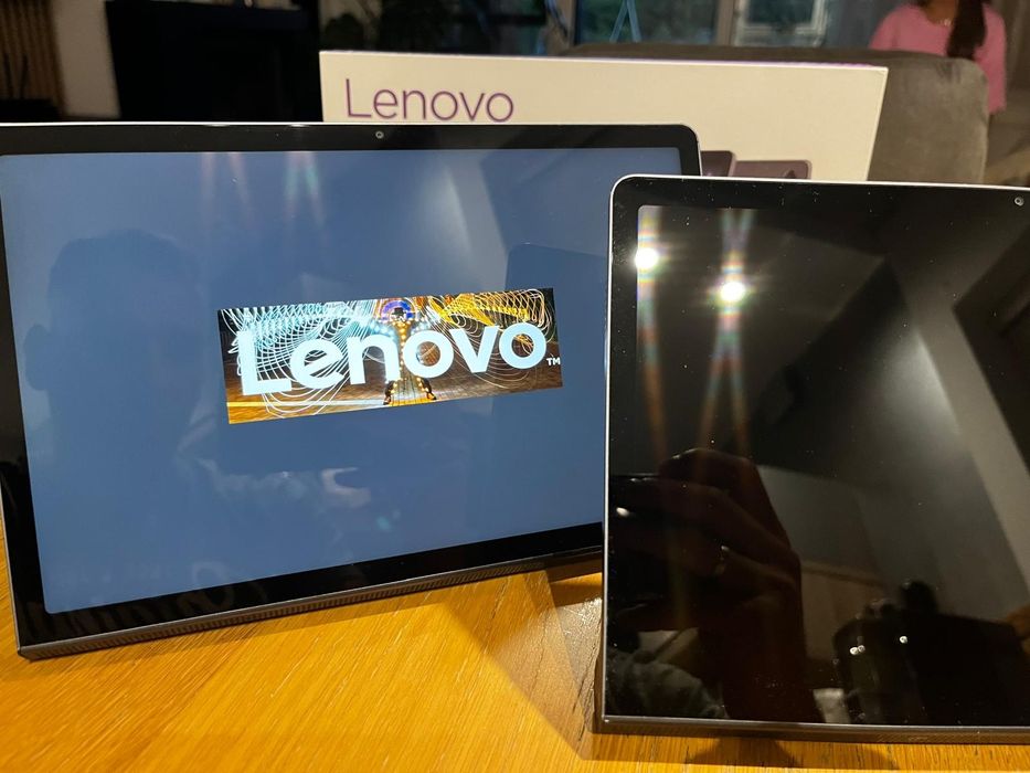 Dwa tablety Lenovo Yoga 11 Tab