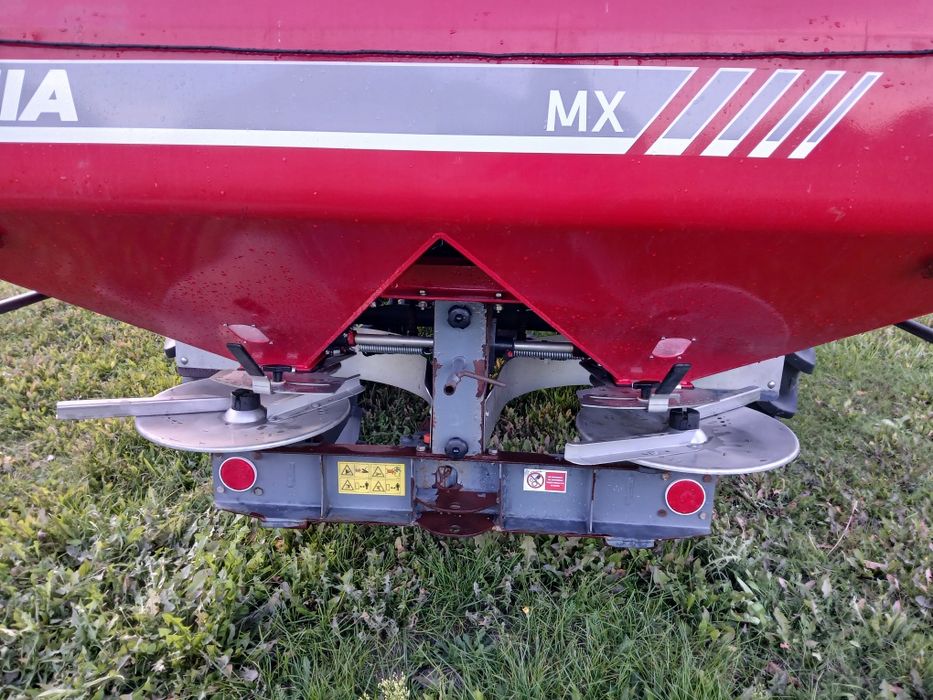Rozsiewacz Unia Mx850