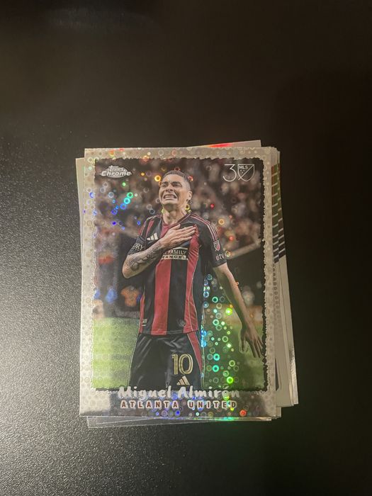 Лот із карток MLS Topps Chrome (автограф + 4 тиражки + 27 бази)