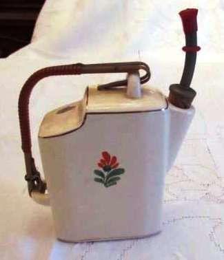 Galheteiro com borboletas de porcelana policromada