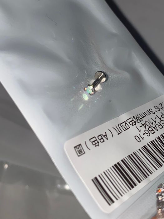 Сережки для пірсингу вуха хрящ козелок трагус  титан