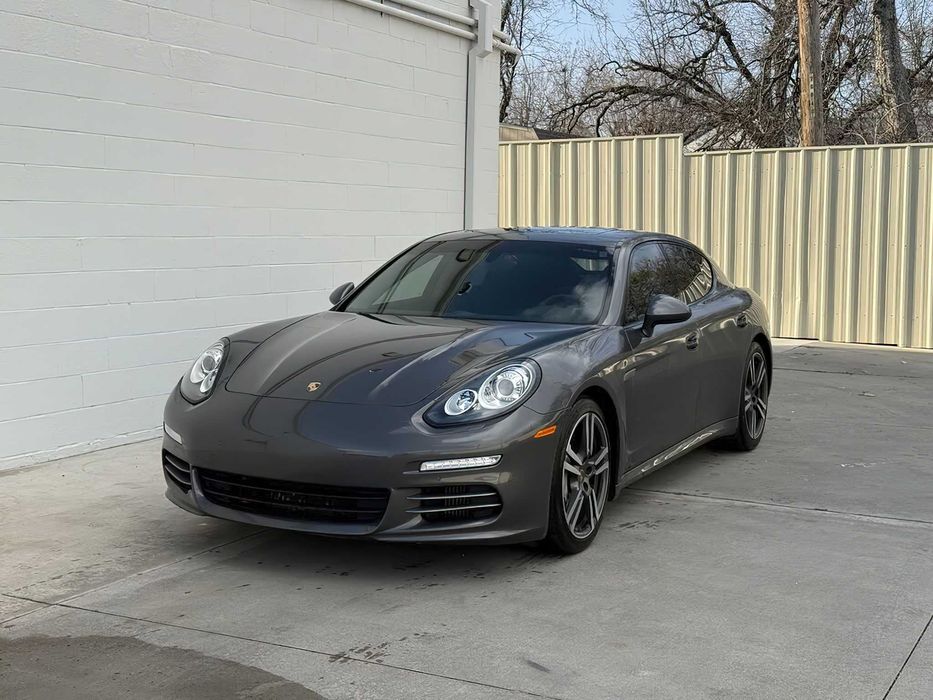 Porsche Panamera 4S      2015