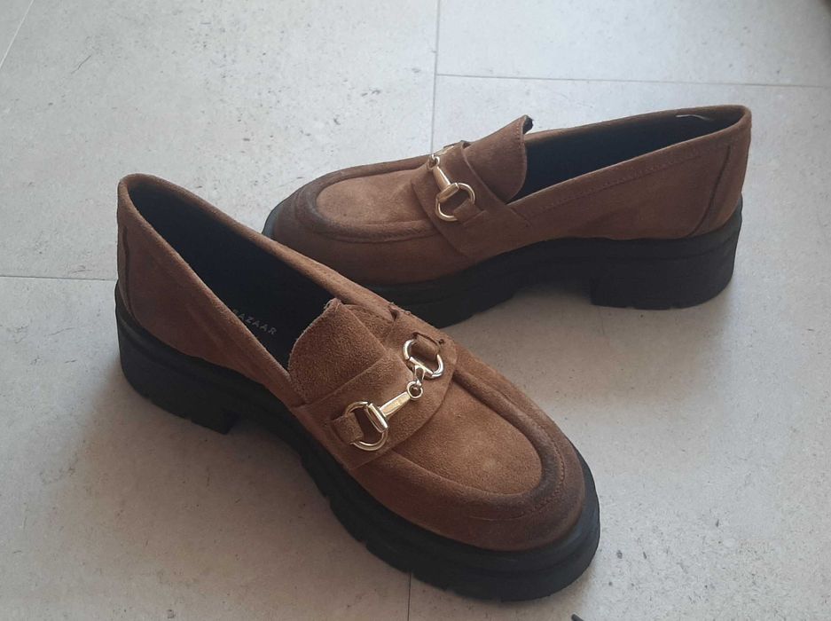 Mocassins camurça camel, sola borracha preta, fivela, Vintage Bazaar